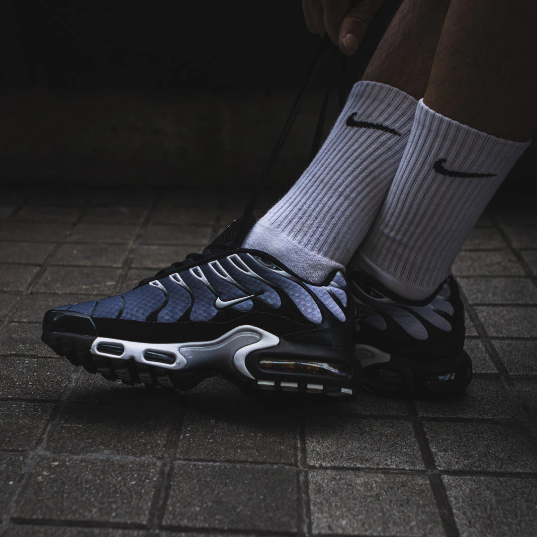 Nike TN Gris Negro